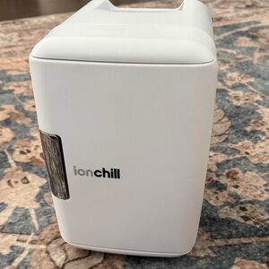 NWOT ion Chill mini cooler
